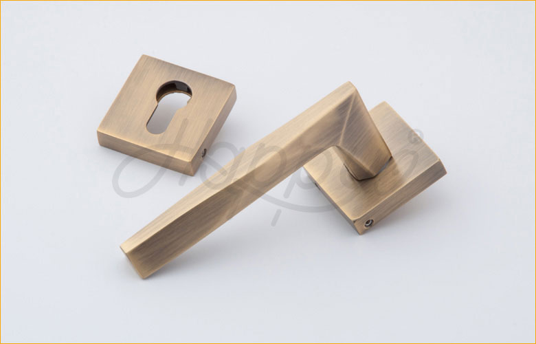 Glossy Antique Handle