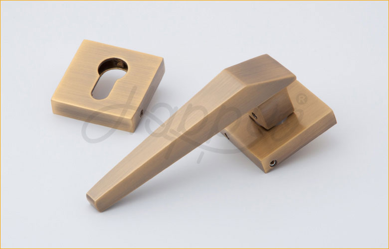 Glossy Antique Handle